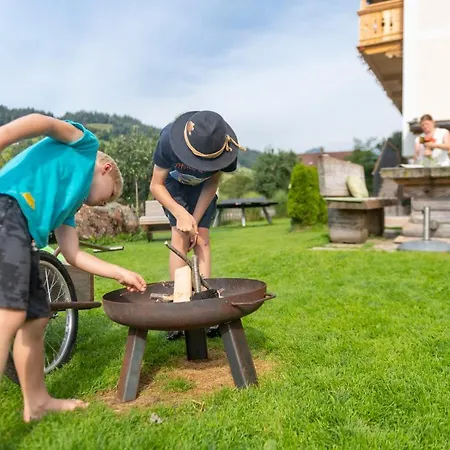 Hartlhof Urlaub Am Baby- Und Kinderbauernhof Lantgård Niederau