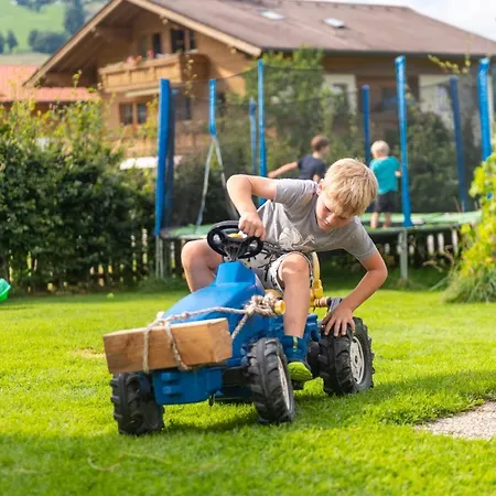 Hartlhof Urlaub Am Baby- Und Kinderbauernhof * Нидерау